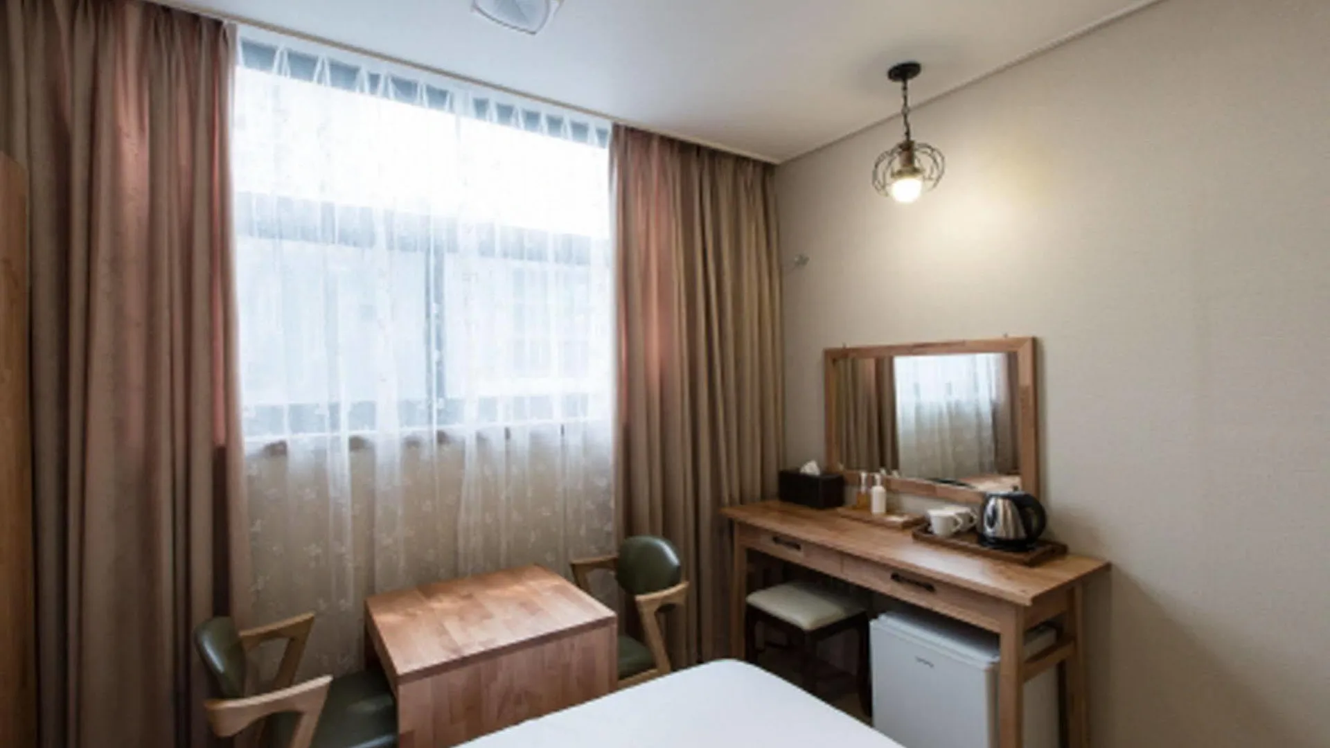 Elin Hotel Jeju 3*,